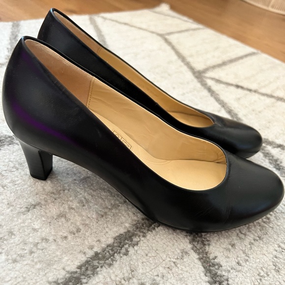 BNWOT European heels - Picture 1 of 3